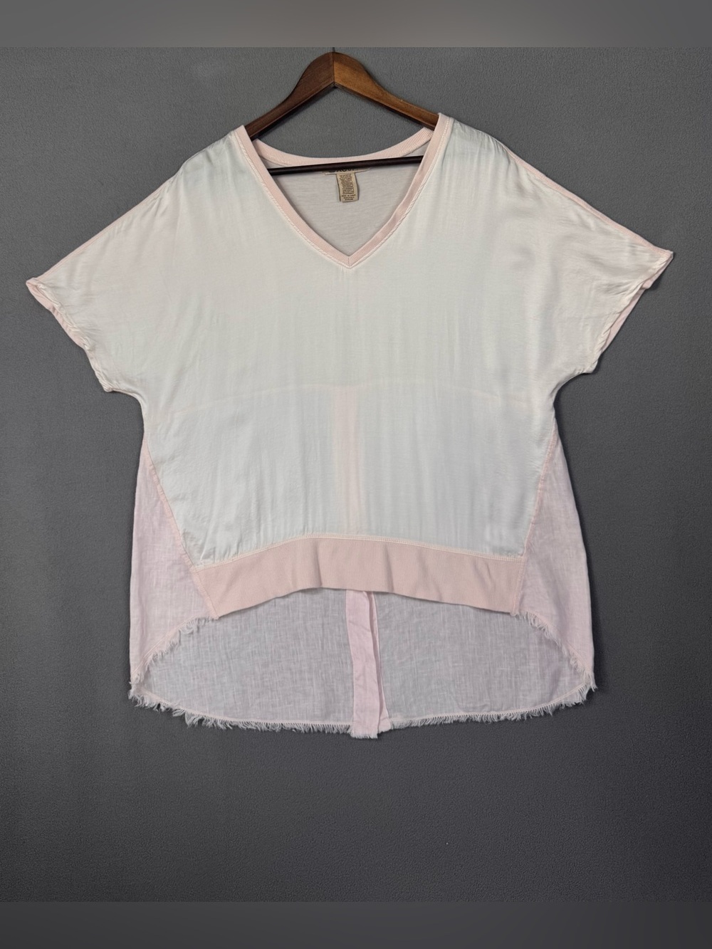 XCVI Baby Light Pink Linen V Neck Top, Button Back and Hi Low Style, Large